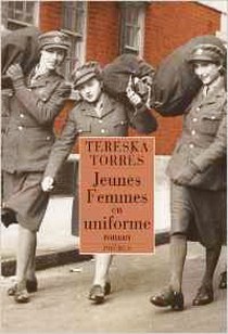 Jeunes femmes en uniforme 